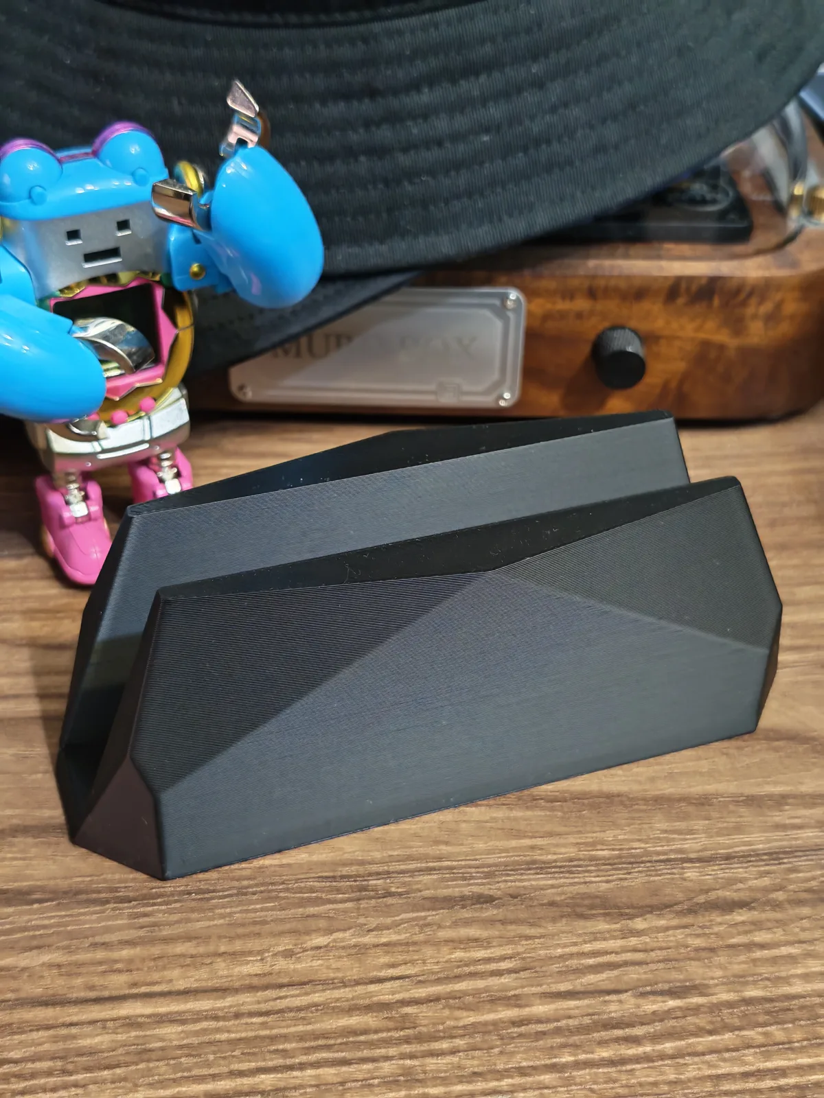 Vertical laptop stand